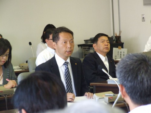 決算特別委員会散会